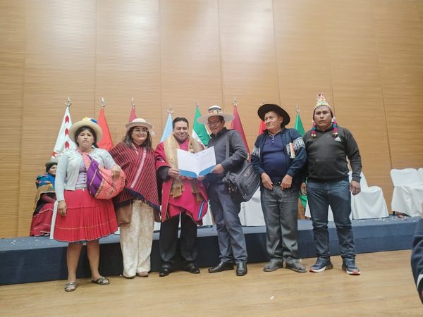 FIRMA Y ENTREGA DE CONVENIO CONSTRUCCIÓN DE ATAJADOS EN COMUNIDADES DEL MUNICIPIO DE TAPACARÍ