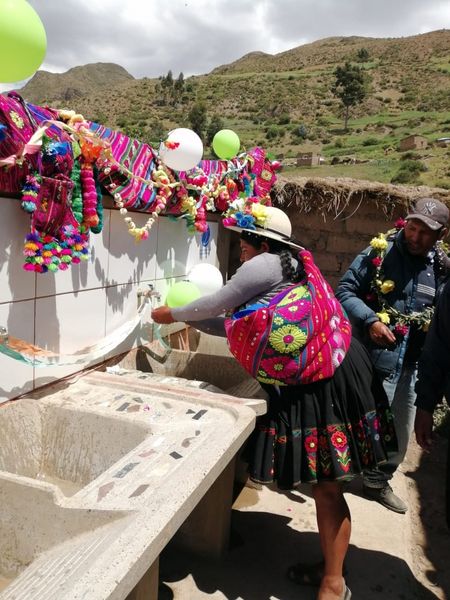 ENTREGA DE AGUA POTABLE EN LA COMUNIDAD DE TOTORANI