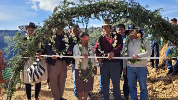 ENTREGA SISTEMA DE RIEGO EN LA COMUNIDAD DE TRES CRUCES