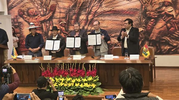 FIRMA DE CONVENIO ENTRE EL MINISTERIO DE HIDROCARBUROS Y ENERGÍAS