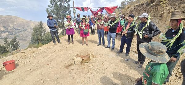 ENTREGA DE APERTURA DE CAMINO DE PARA LA COMUNIDAD DE CHAMBASE GRANDE