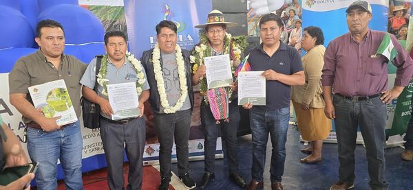 HISTÓRICA FIRMA DE CONVENIO PARA LA CONSTRUCCIÓN DE LA REPRESA DE CHULLPAKASA EN TAPACARÍ