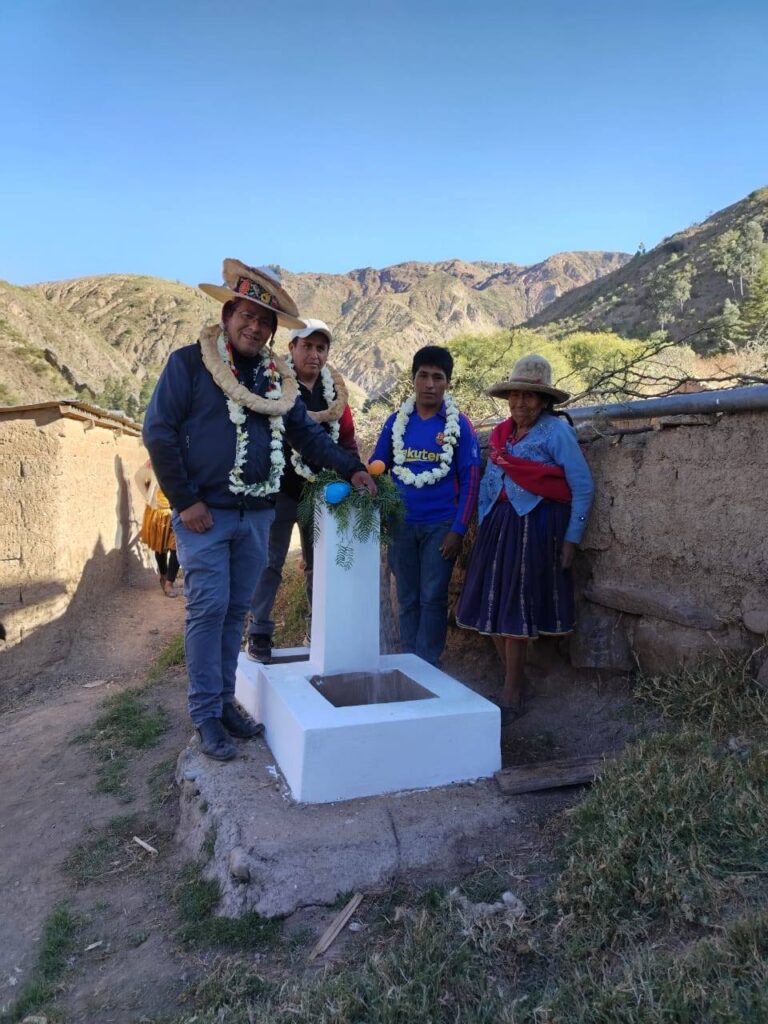 autoridades entregan sistema de agua de consumo en Thirata Abajo