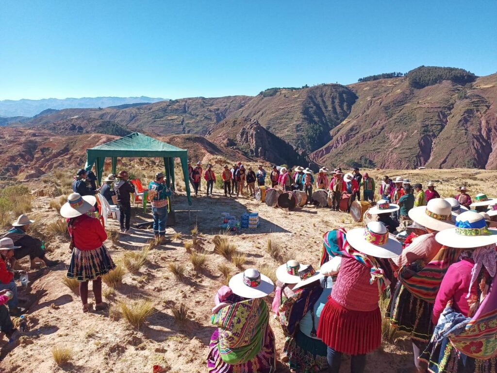 agricultores beneficiados por sistema de micro riego en Kallani Bajo