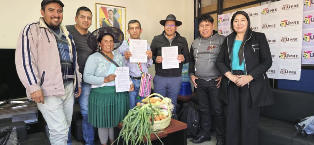 autoridades firman convenio para puente Ramadas - Añuchiri