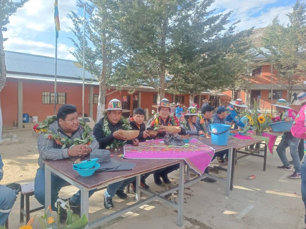 acto con música tradicional por inicio de tinglado escolar