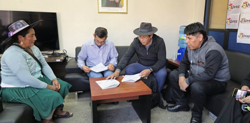 acto de firma de financiamiento con UPRE