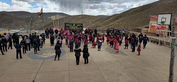 inicio de obra del tinglado en Tapacarí