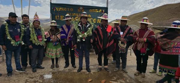autoridades municipales y UPRE en Lacolaconi