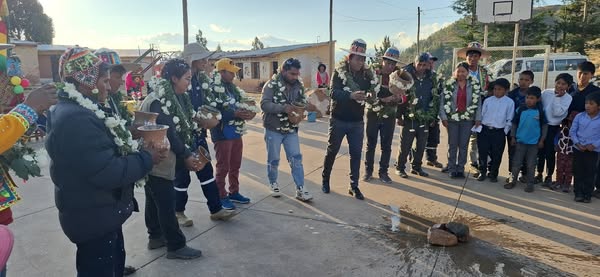 INICIO DE OBRA DE CONSTRUCCIÓN DE TINGLADO POLIFUNCIONAL U.E. TUMUYO – EDUCACIÓN Y DESARROLLO EN TAPACARÍ