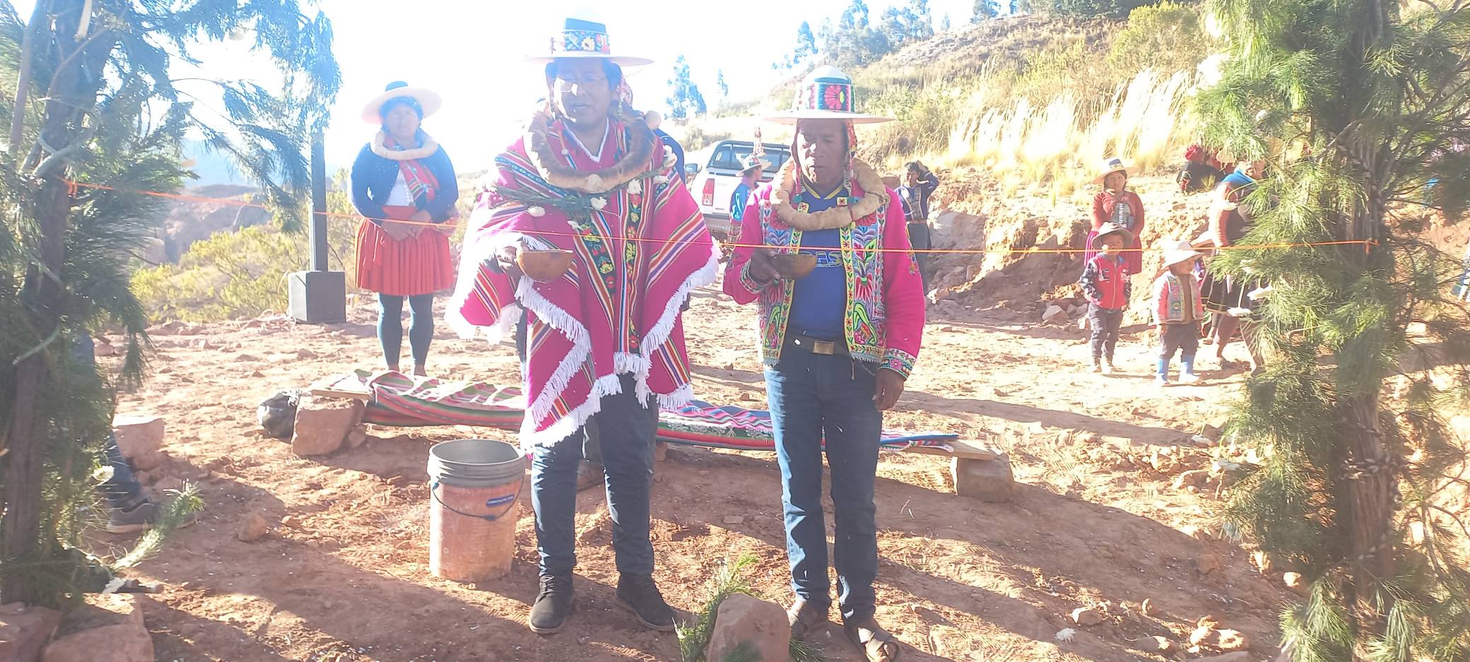 utoridades entregando camino vecinal en la comunidad de Kuchio