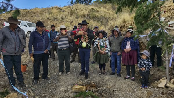 ENTREGA DE NUEVA APERTURA DE CAMINO VECINAL Y TANQUE DE ALMACENAMIENTO DE AGUA PARA LA SUB CENTRAL DE LAPIANI