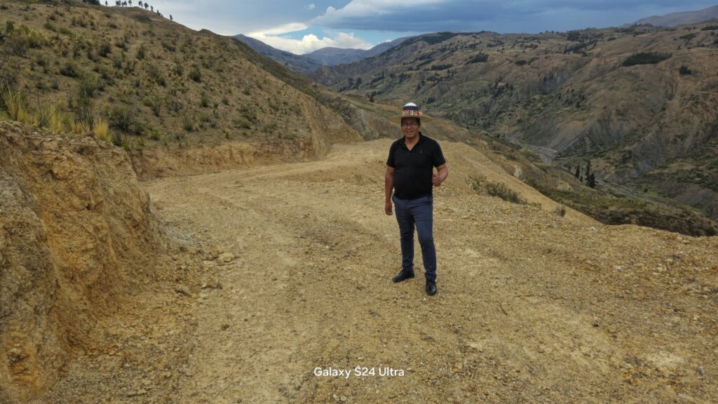 #CAMINOESINTEGRACIÓNYDESARROLLO APERTURA DE NUEVO CAMINO VECINAL DE 4+7 KM PARA LAS COMUNIDADES DE Q’OCHIRANCHO Y KASASOLA, EL CUAL BENEFICIARÁ PARA EL TRASLADO DE LA PRODUCCIÓN AGRÍCOLA DEL LUGAR