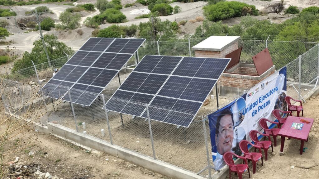 #ELAGUAESVIDA ENTREGA DE #PERFORACIÓNDEPOZODEAGUAENROCA, CON BOMBEO SOLAR, CONSTRUCCIÓN DE CASETA, TANQUE DE ALMACENAMIENTO, PARA LA COMUNIDAD DE APHARUMIRI, EJECUTADO POR EL PROGRAMA «NUESTRO POZO» DEL MDRYT