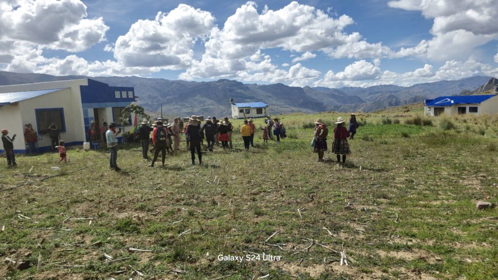 #ENTREGAPROTOCOLAR DE 14 VIVIENDAS SOCIALES PARA LOS BENEFICIARIOS DE LAS COMUNIDADES DE HUAYCO ABAJO Y Q’OCHIRANCHO, AGRADECEMOS EL APOYO Y FINANCIAMIENTO A NUESTRA AEVIVIENDA