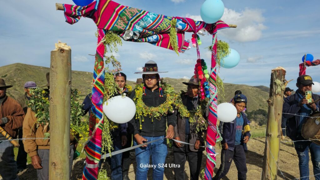 ENTREGA DE #ATAJADOCONGEOMEMBRANAPARAALMACENAMIENTODEAGUAPARARIEGO EN LA COMUNIDAD DE JANKO CORRAL, EL CUAL SERVIRÁ PARA EL RIEGO DE LA PRODUCCIÓN AGRÍCOLA DE LOS BENEFICIARIOS