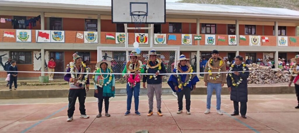 #SEGUIMOSAVANZANDO NUESTRA AUTORIDAD MUNICIPAL, REALIZÓ LA ENNTREGA PROTOCOLAR #CONSTRUCCIÓNTINGLADOPOLIFUNCIONAL» PARA LA U. E. DIONICIO MORALES – 24 DE ABRIL, OBRA QUE SERÁ DE MUCHO BENEFICIO PARA LAS ACTIVIDADES DEPORTIVAS, ACTOS CÍVICOS Y CULTURALES PARA NUESTROS ESTUDIANTES.