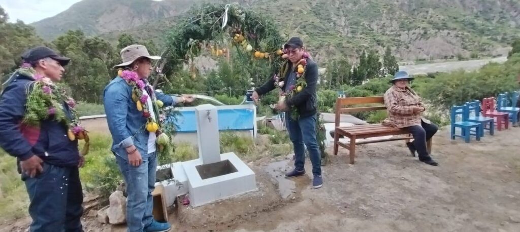 SEGUIMOS AVANZANDO CON LA IMPLEMENTACIÓN DE #ATAJADOSPARAALMACENAMIENTODEAGUAPARARIEGOYSISTEMASDEAGUADECONSUMO PARA NUESTRAS #COMUNIDADES DE NUESTRO #MUNICIPIO, EN ESTE CASO PARA LA COMUNIDAD DE CHAMBASE GRANDE Y COMUNIDAD DE IRPA
