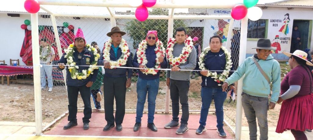 ENTREGA #CONSTRUCCIÓNCANCHAPOLIFUNCIONAL Y 2 #AULAS PARA LA UNIDAD EDUCATIVA JATUN PAMPA