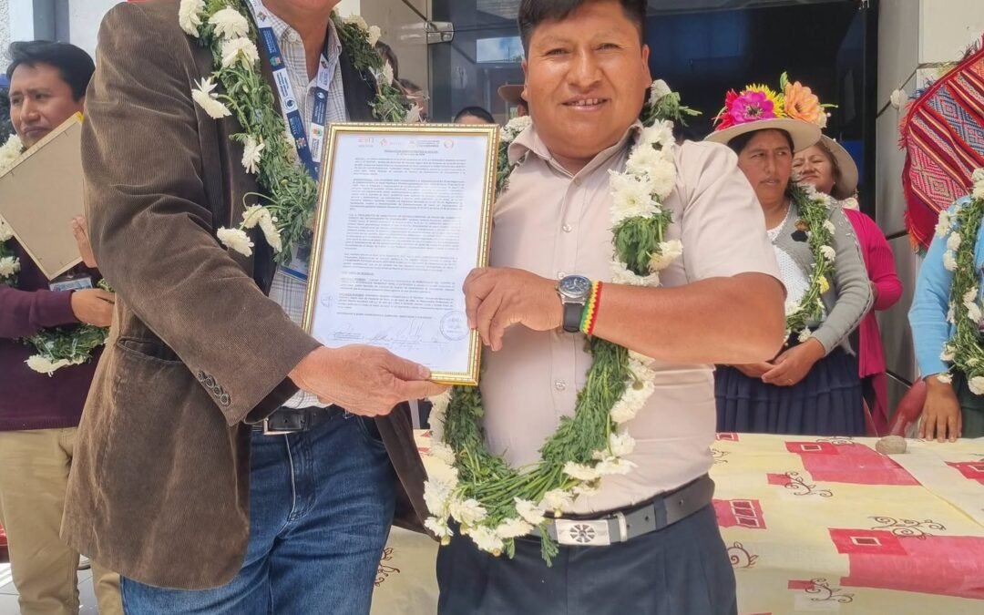 FORTALECEMOS LA SALUD EN TAPACARÍ ENTREGA DE RESOLUCIONES DE HABILITACIÓN
