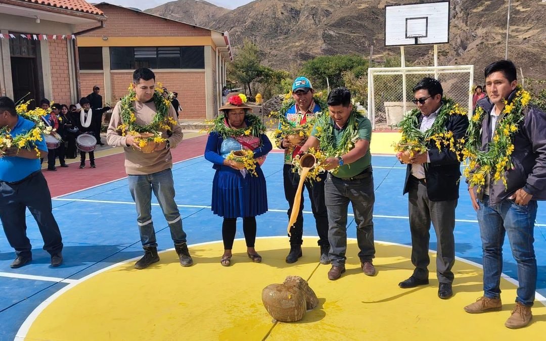 ENTREGAMOS UNA CANCHA MULTIFUNCIONAL A LA UNIDAD EDUCATIVA SUCRE DE TAPACARÍ