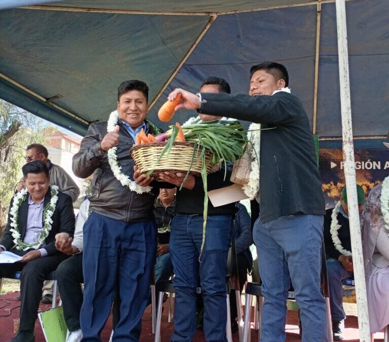 Gobierno Municipal de Tapacarí Coordina la Entrega de Fertilizantes para Productores Agrícolas